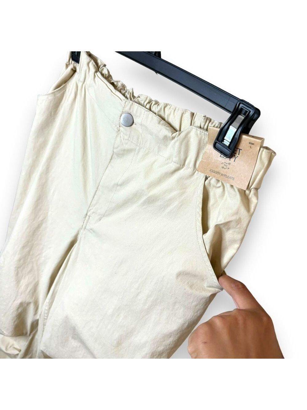 NWT Sweet Envy Beige Lightweight Pleated Joggers - Large - Picture 2 of 10